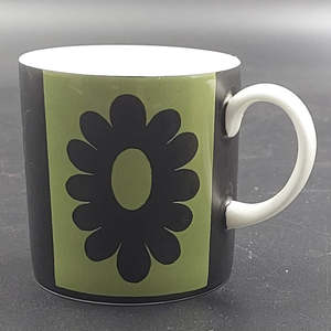 Susie Cooper - Carnaby Daisy, Black Daisy on Green - Cup