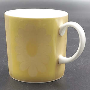Susie Cooper - Carnaby Daisy, Yellow Daisy on Yellow - Cup