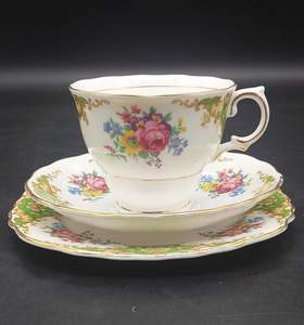 Colclough - Floral Spray, Green Shields - Trio