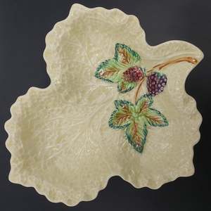 Shorter & Son - Berries - Leaf-shaped Dish, Small