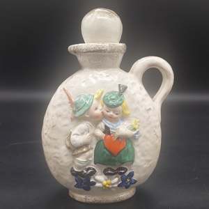 Hummel - Boy Kissing Girl, Red Hearts - Decanter