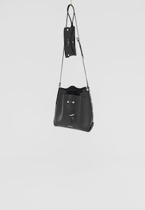 Capsule: BUCKET P Black