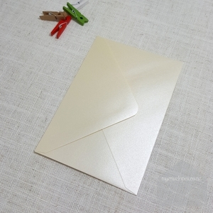 Pearlescent Cream Metallic C6 Envelopes Diamond Flap