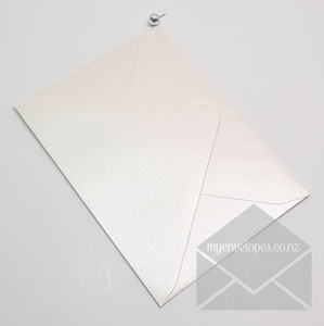 Products: Cream Metallic Envelopes 5×7 Diamond Flap – Opal