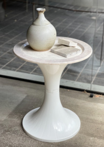 Tulip side table - My Exhibition