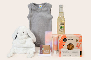 Products: Baby & Mum Hamper Girl