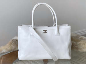 Chanel Pearl White Grained Calfskin Large Cerf Tote