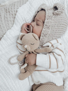 Toys: 3 Little Crowns - Cuddle Me | Bear