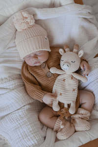 Toys: 3 Little Crowns - Cuddle Me | Giraffe