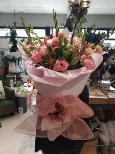 Pink Bouquet – Myrrh & Co Florist Mt Maunganui