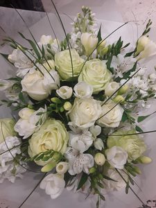 White Bouquet – Myrrh & Co Florist Mt Maunganui