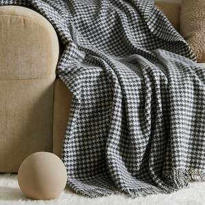 Weave Throws: Huxter Wool Throw - Black
