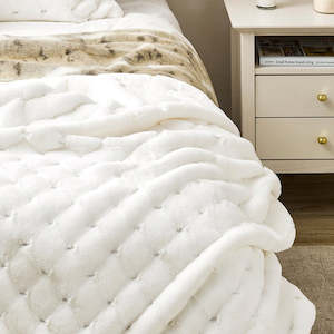 Imitation Fur Throws: Luxury Imitation Fur Throw - Valentina White