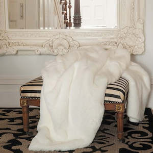 Imitation Fur Throws: Luxury Imitation Fur Throw - Polar Bear