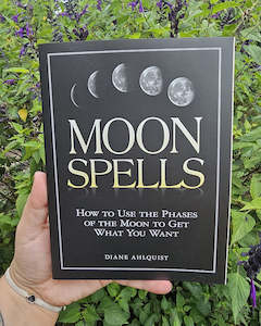 Oracle Cards Books: Moon Spells - Diane Ahloquist