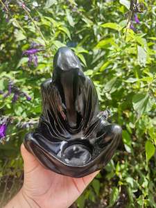 Crystal Drink Bottles: Black Cloak Bowl Statue