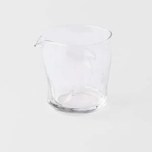 Drinkware: Glass Pourer