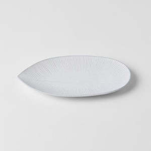 Whites: Snow Leaf Medium Oval Plate