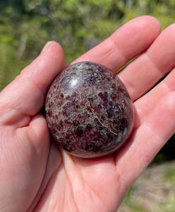 Garnet-Grenatite Puffy Palm Stone