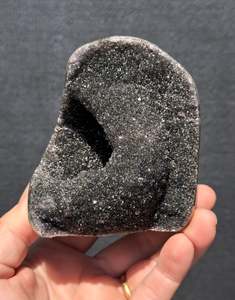 Amethyst: Black Amethyst cut base 8