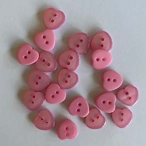 Heart shaped resin buttons - pack of 20