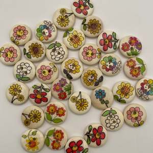 Wooden flowers - pack of 25