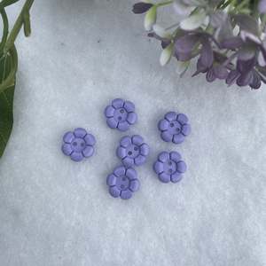 Buttons: Lilac flower buttons - pack of 6