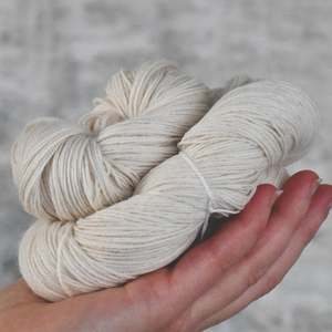 Undyed Yarn: Undyed Yarn - Llama 4ply - 100% Baby Llama - 100gm