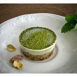 Raw Mini Matcha Cheesecake