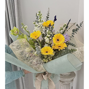 Products: 🎓 “Radiant Journey” Graduation Bouquet