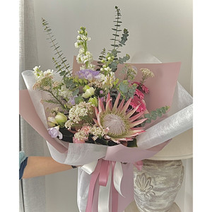Products: 🎓 “Graceful Bloom” Graduation Bouquet