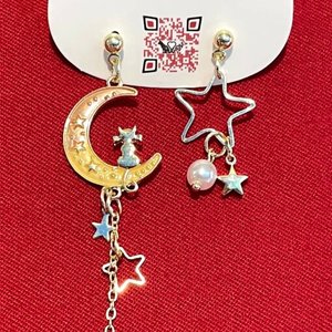 Products: Earrings – Cat in Crescesnt - Neko Ngeru