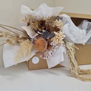 Dried Flowers: Dried Flower Box - Neutral Tones