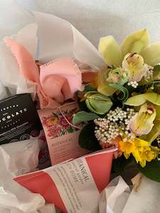 Fresh Flowers: Seasonal Posie Gift Box