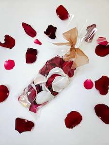 Fleurs: Add-On: Bag of Rose Petals