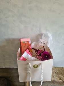 Fresh Flowers: Sweetheart