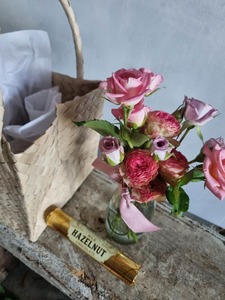 Fresh Flowers: Roses Kete
