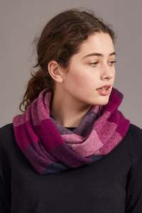 POSSUM & MERINO OMBRE SNOOD 658
