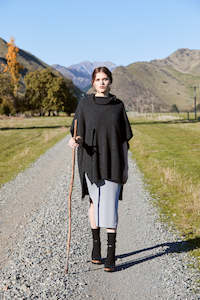 POSSUM & MERINO WOMEN'S PONCHO WITH STEP HEM 5030