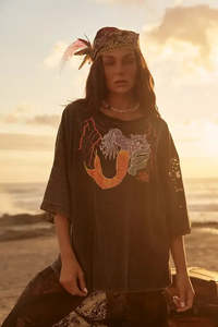 Sabbi: The Chase Your Dreams Lace Tee - Black