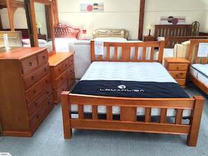Trevor 5PCS Queen Size Bedroom Suite Warm Honey Solid Pine Wood