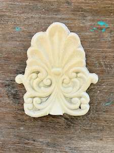 Magnolia Flexible Mouldings-Chateau Emblem.