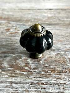 Knobs Handles Vintage Giftware: Black Knob