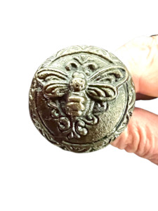 Knobs Handles Vintage Giftware: Bronze Bee Knob