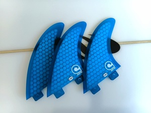 Products: Curve Fins Thruster Hexcore Dual Tab - 3 Small