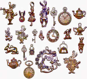 Charms - Alice in Wonderland Theme - 7 pieces - Antique Bronze