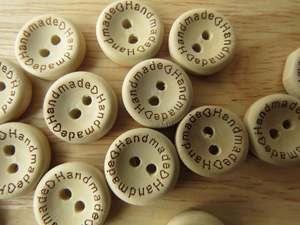 Buttons: 100 Handmade printed on circumference with 2 hearts 15mm wood look buttons