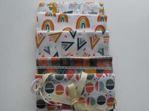 Quilting: Doggy Day Out Fabric Bundle of 5 Fat Quarters. Mixed prints- 100% cotton. 50 x 52cm per piece