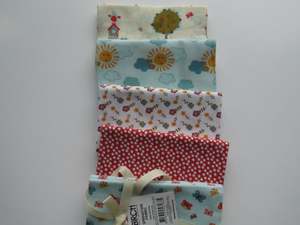 Quilting: Springtime Floral Fabric Bundle of 5 Fat Quarters. Mixed prints- 100% cotton. 50 x 52cm per piece