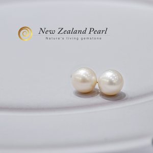 Products: 18K White/Yellow Gold White Colour Freshwater Pearl Stud Earrings New Zealand Pearl